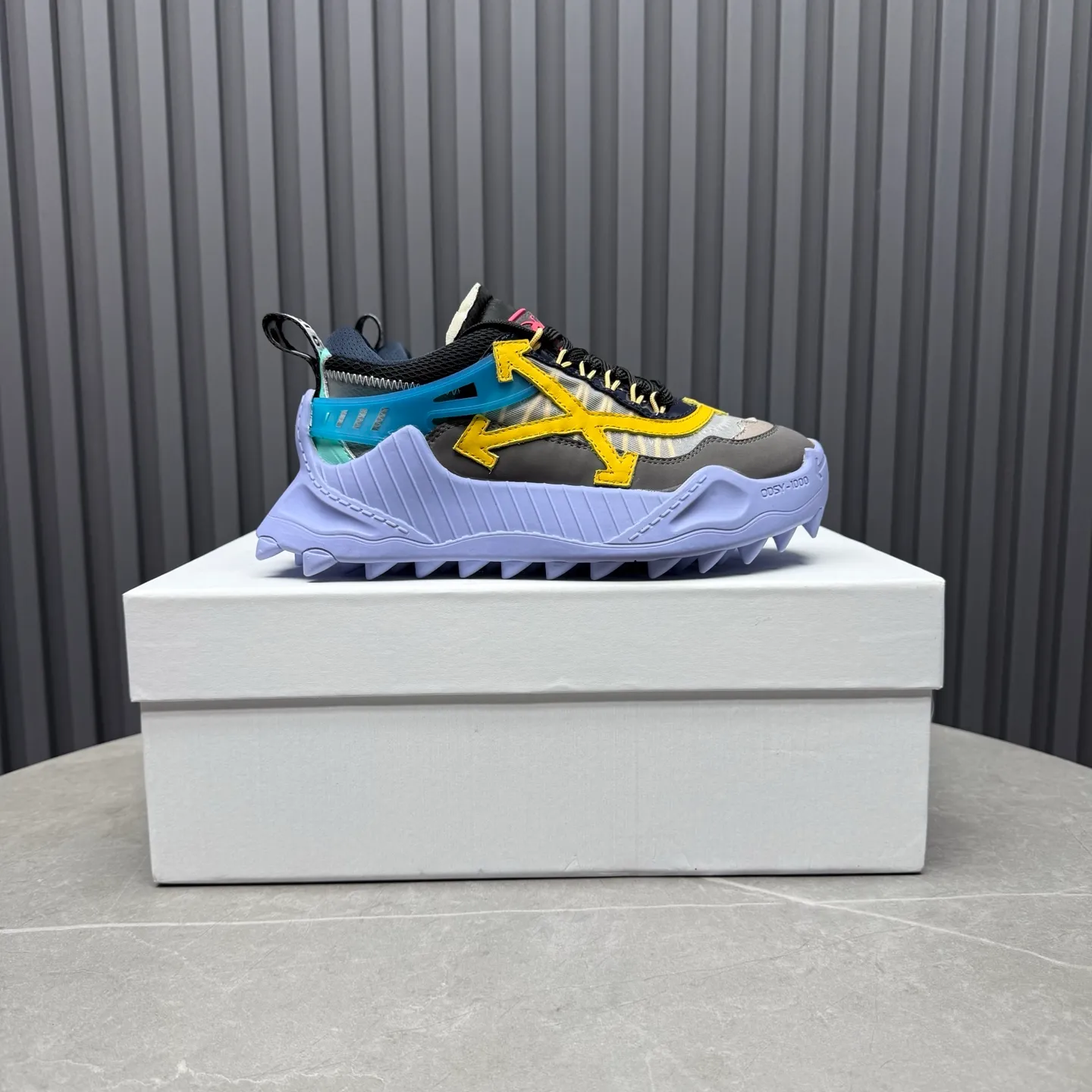 P680 OFF WHITE⚡️Couple style⚡️ Size: 35-40 women’s style 39-46 men’s style